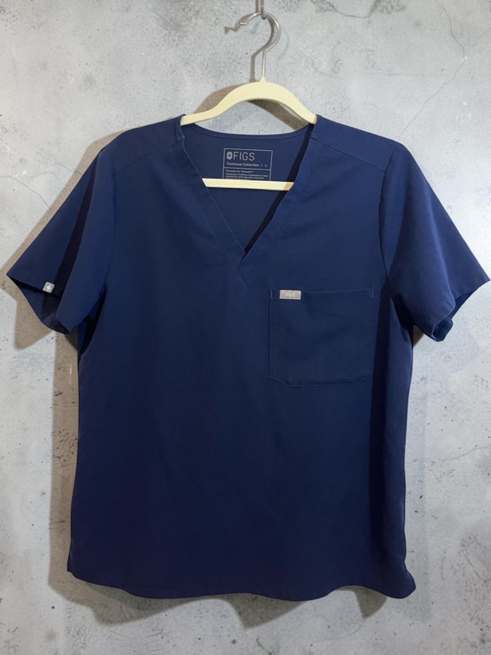 Figs Women’s Navy V-Neck Scrub Top with Chest Pocket Size L